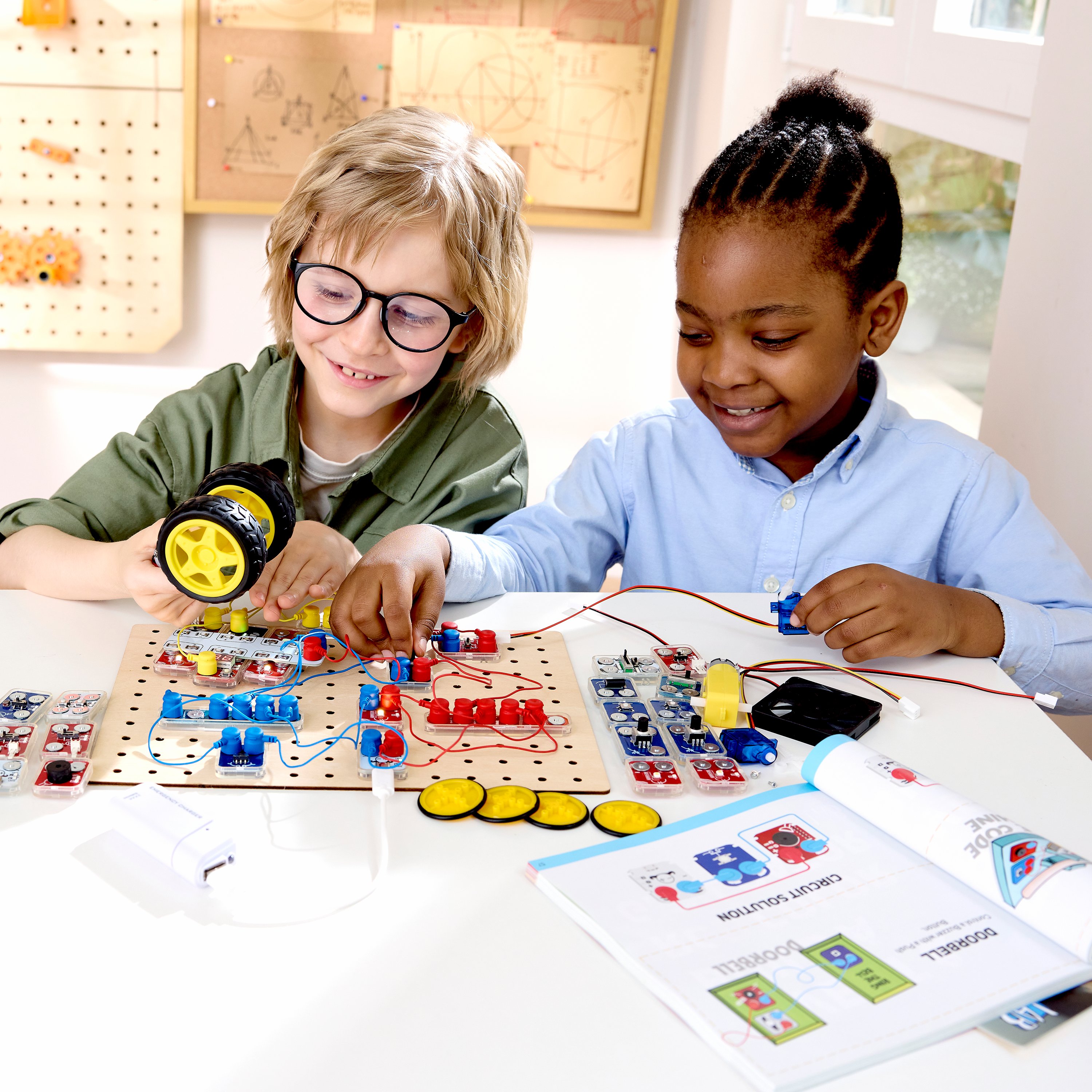 Circuit Explorer Lab Kit (ES, FR, EN)