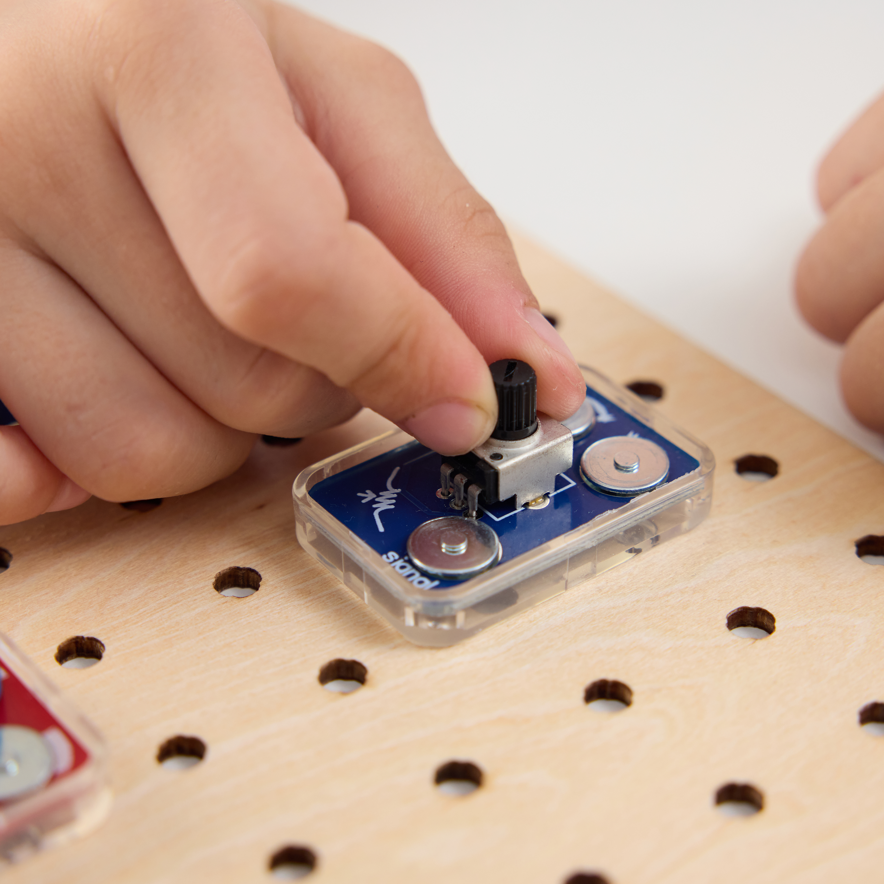 Circuit Explorer Lab Kit (ES, FR, EN)