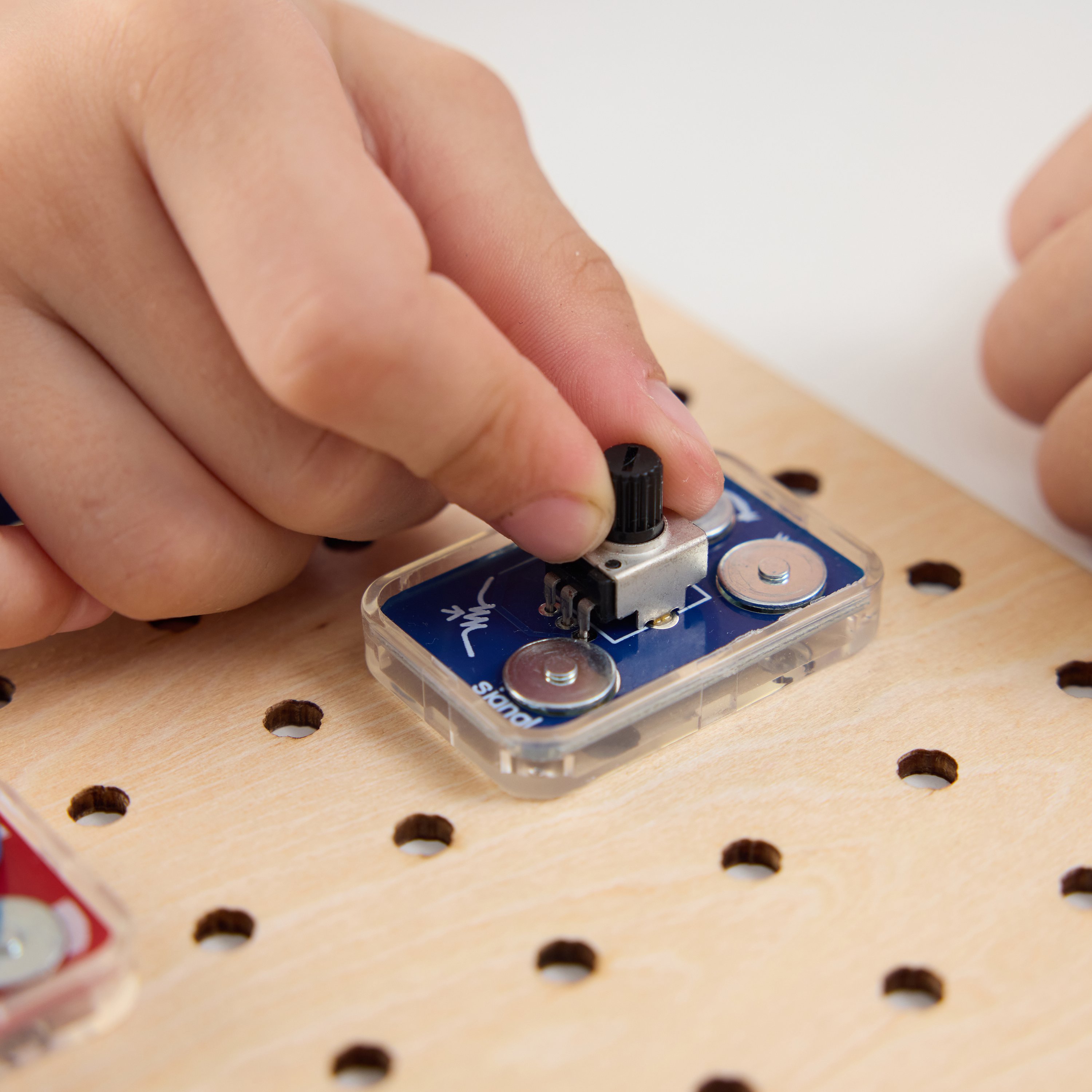Circuit Explorer Lab Kit (ES, FR, EN)