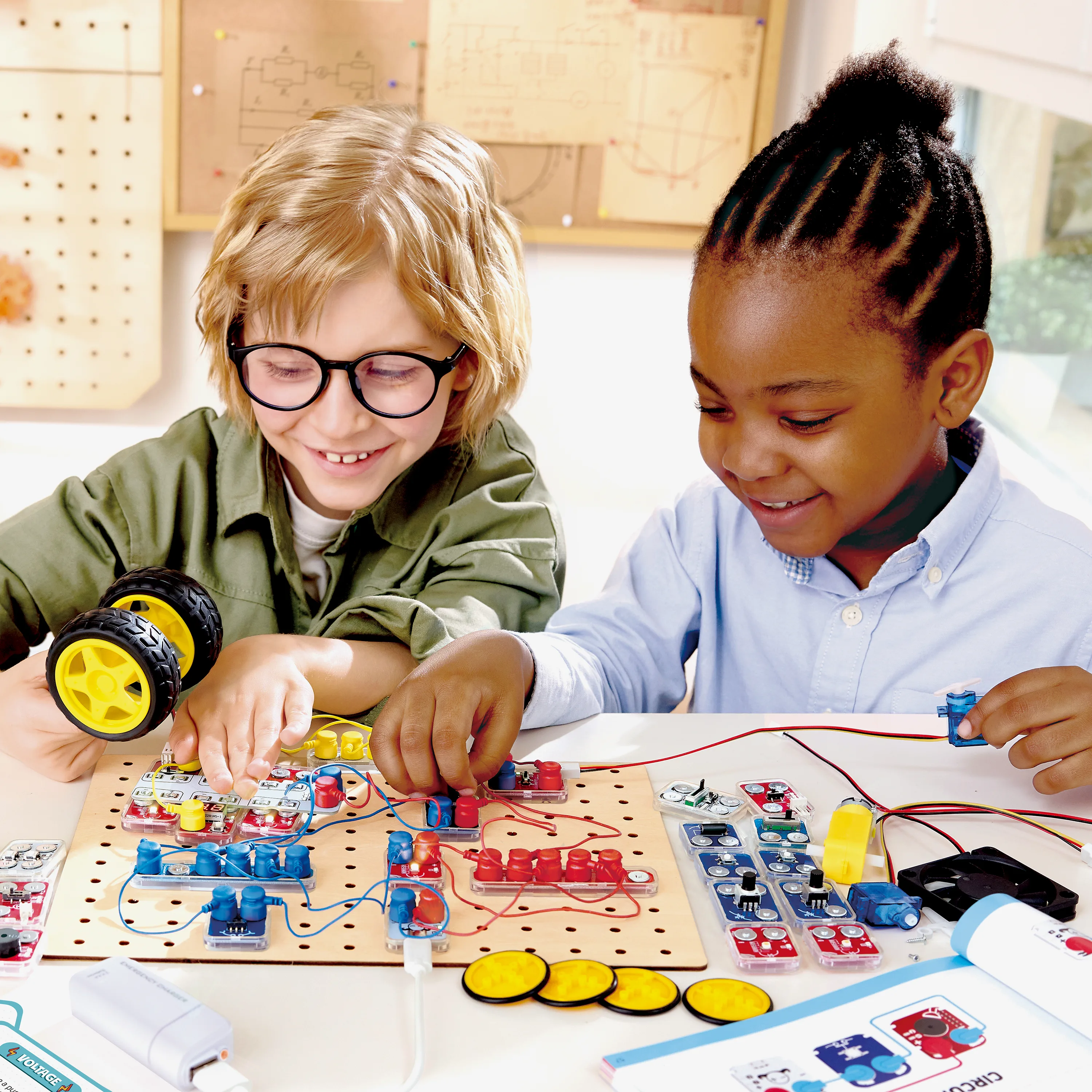 Circuit Explorer Lab Kit (ES, FR, EN)